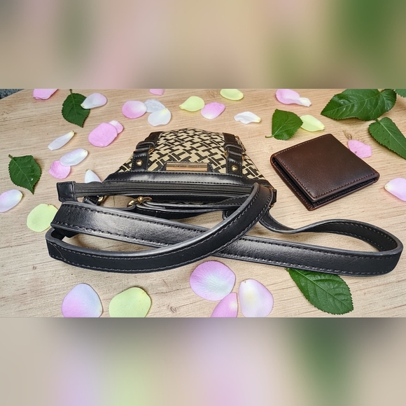 Tommy Hilfiger Monogram Crossbody Bag With Matching Wallet - Picture 5 of 14